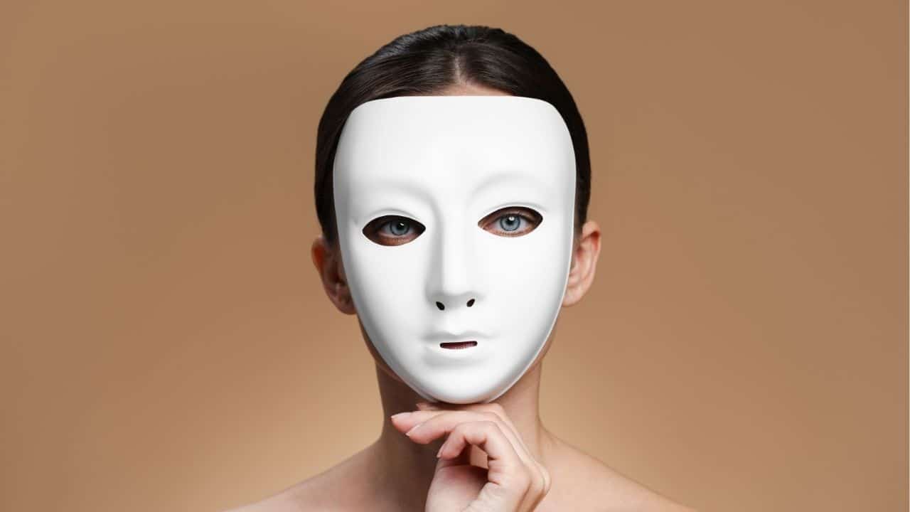 Maintaining face helps build trust and strong relationships in Thai culture.