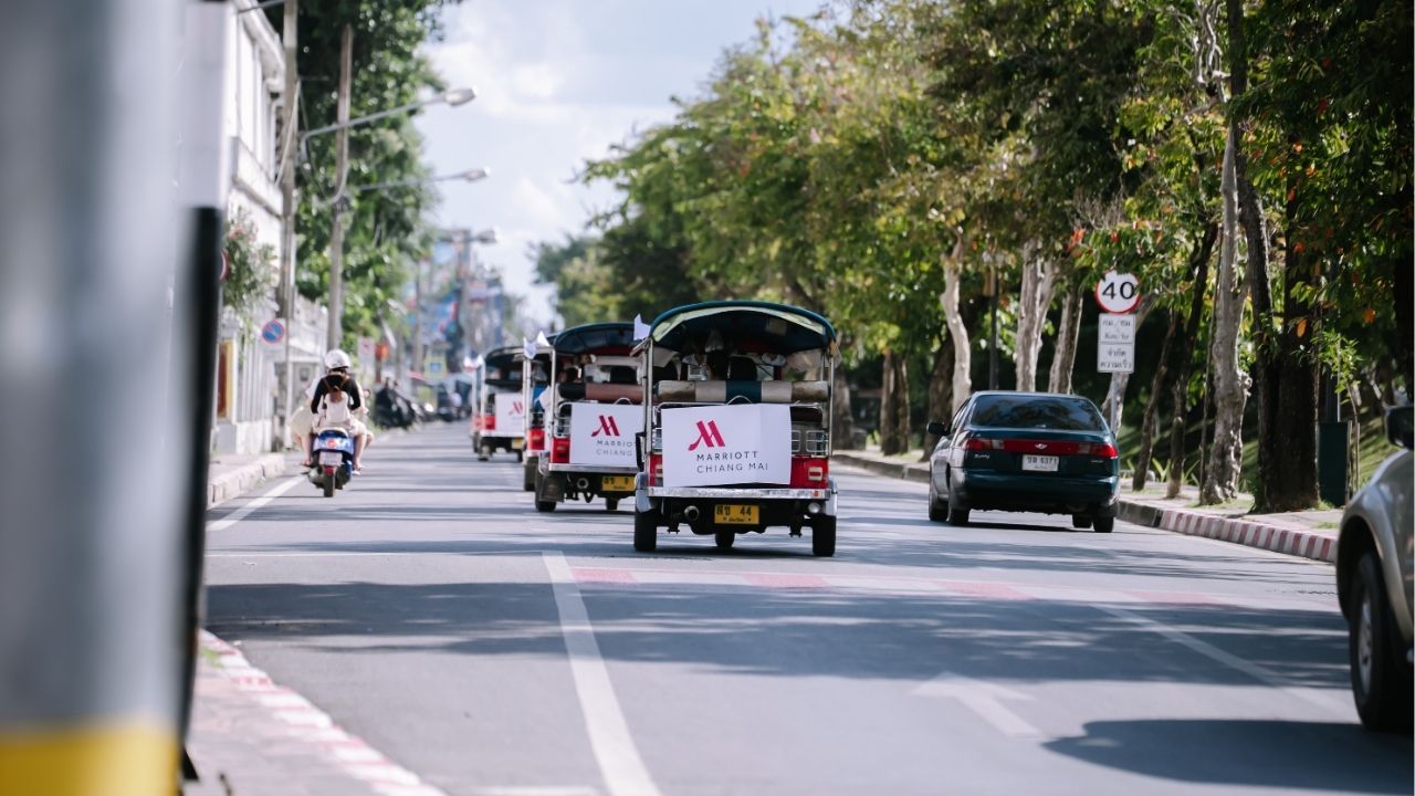 Guests exploring local markets, enhancing their Chiang Mai MICE experience with cultural activities along with a tuk tuk ride.
