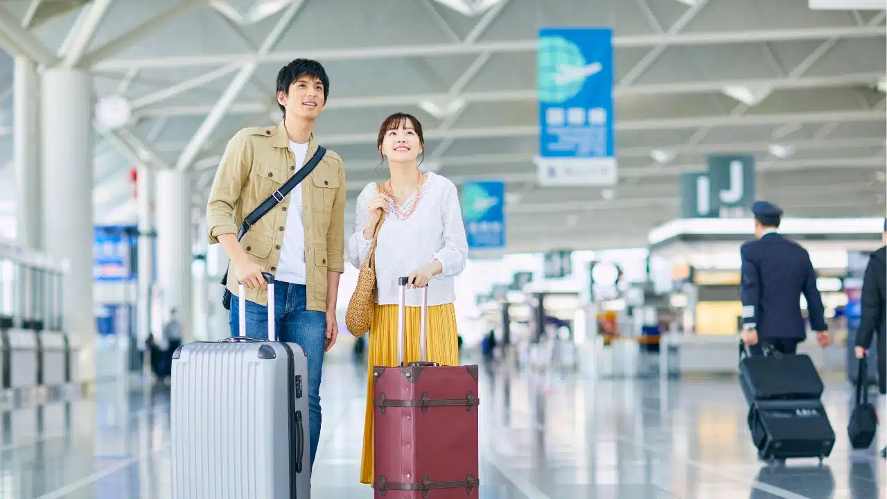 Travel insurance is ideal for vacations, while international health insurance suits long-term stays abroad.