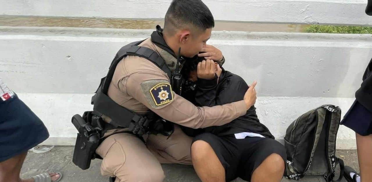 Police rescue teenage boy from suicide attempt on Ayutthaya bridge | Thaiger