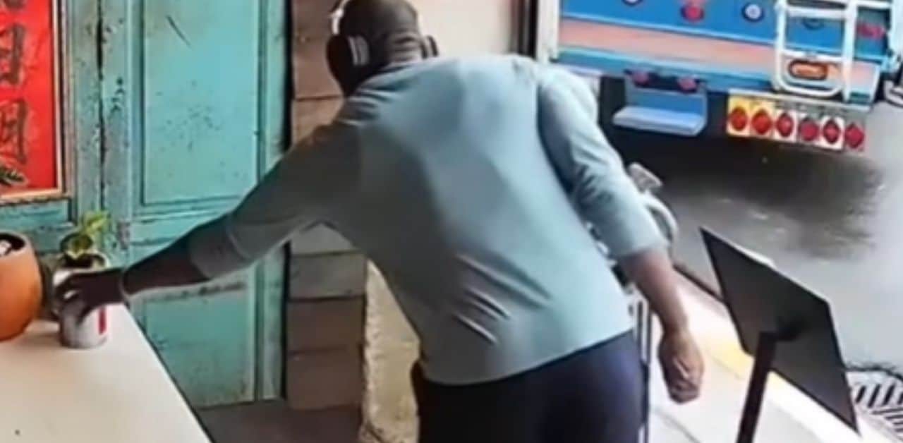 Foreign man chaos Central Phuket