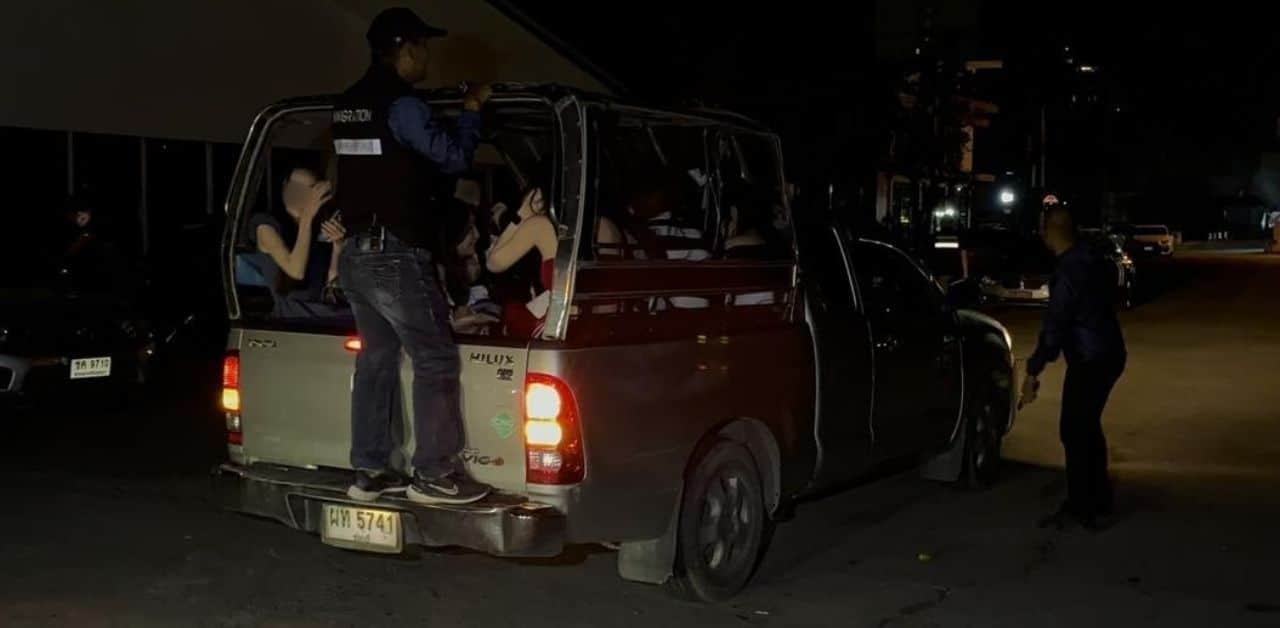 Vietnaemse workers without permit arrested in Pattaya entertainment venue