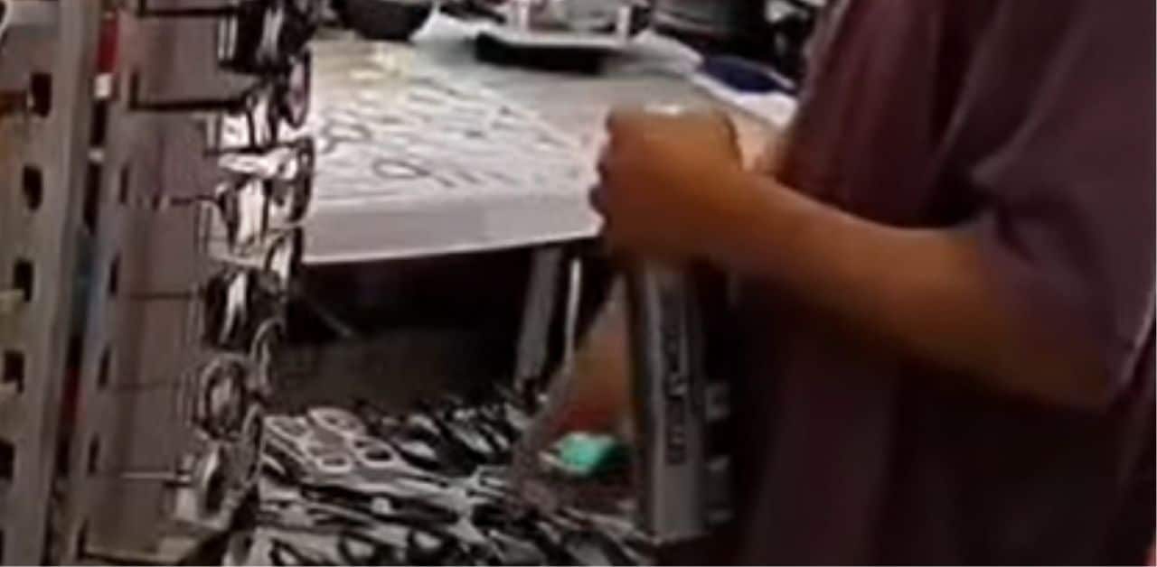 Foreigner steals sunglassess in Phuket