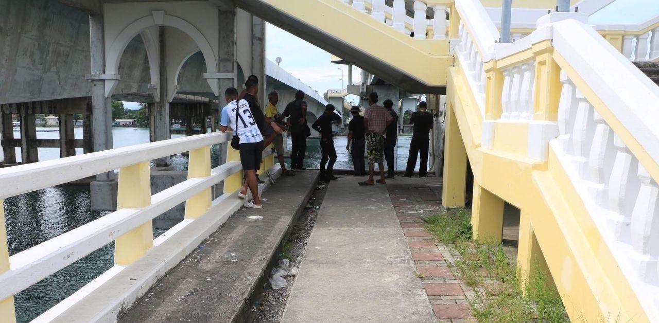 Thai man drives pickup into Phuket sea with girlfriend