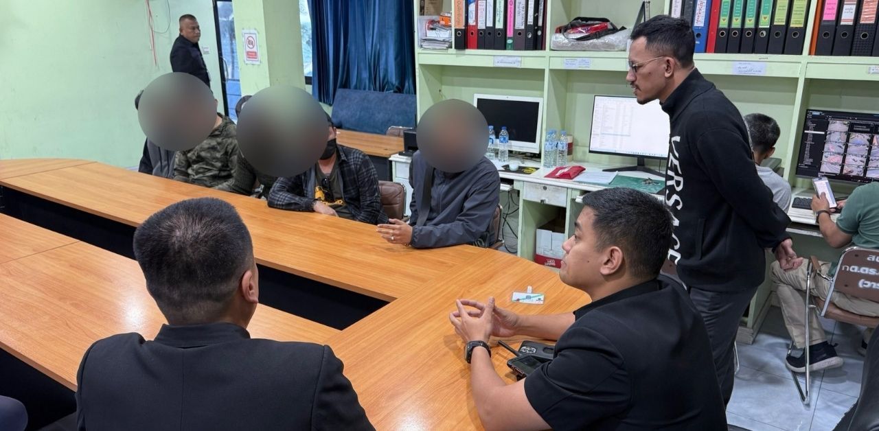 Bar guards surrender after attacking taxi rider