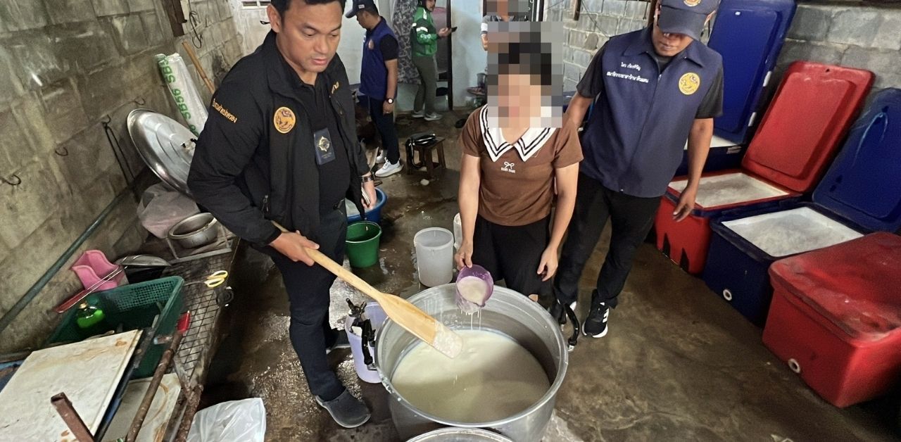 Dirty ice cream factory run by Vietnamese