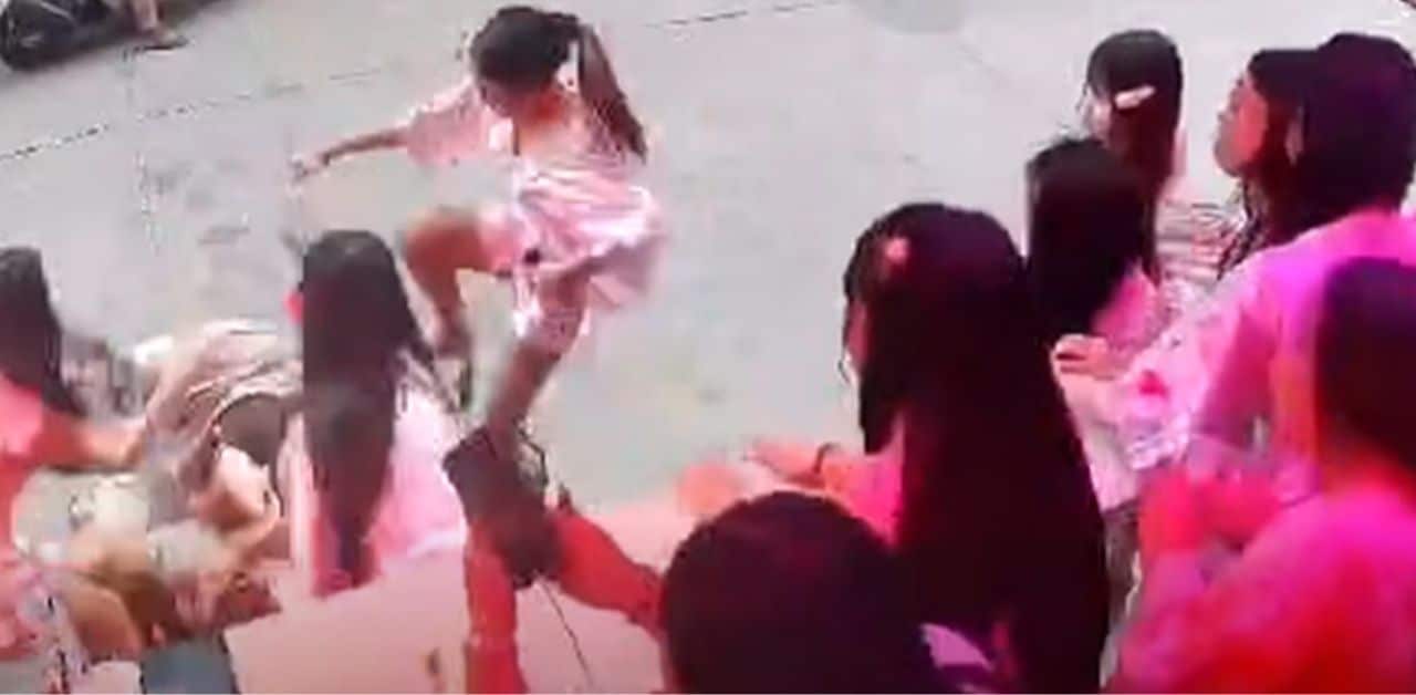 Bar workers intervene in altercation between Chinese and South Korean