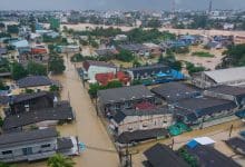 Singaporean family praises Thai hero for helping their father in Hat Yai floods | Thaiger