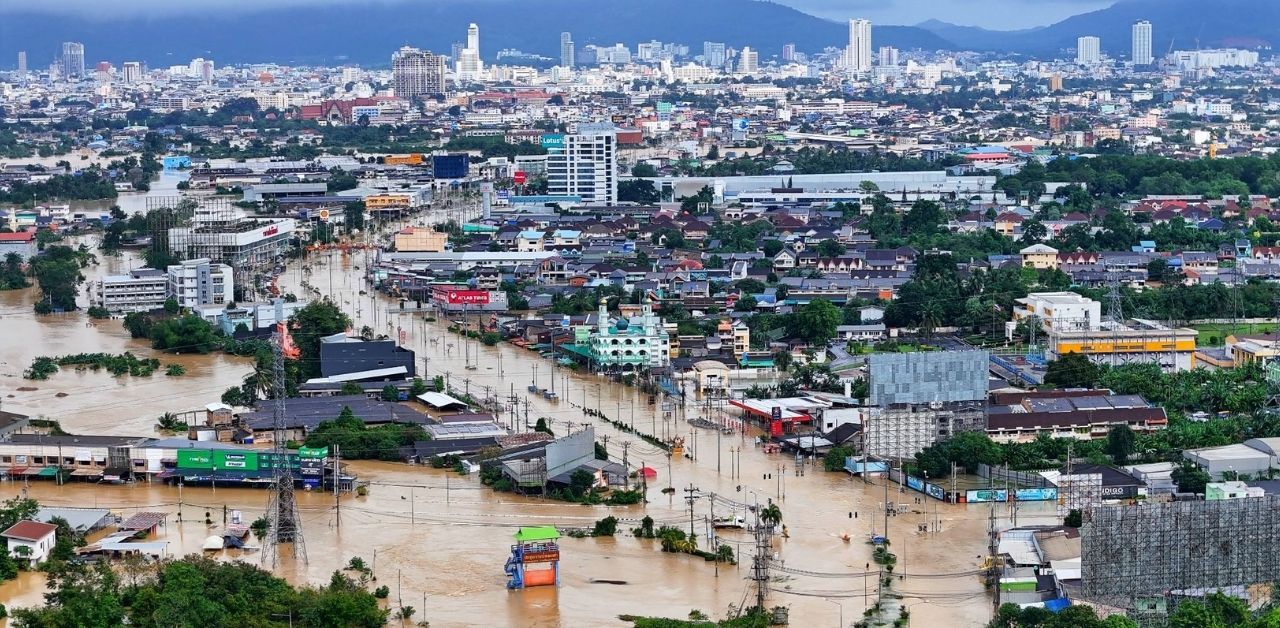 TMD under fire for calling private weather alert ‘fake news’ before severe floods | Thaiger