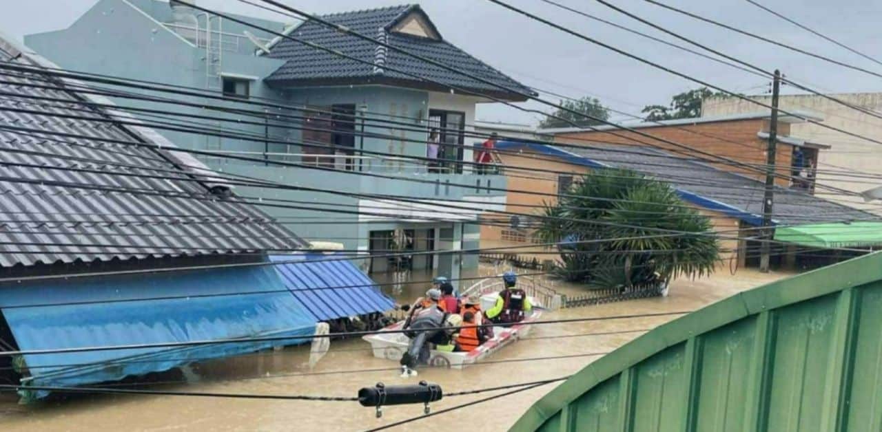 Hat Yai boat owner criticised for charging 50,000 baht for flood rescue | Thaiger