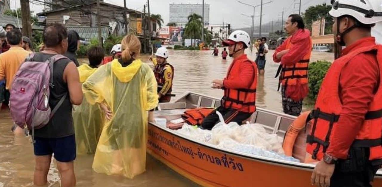 Boat operator overcharge Hat Yai flooding