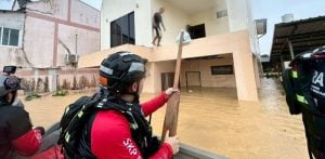 Rescue teams face gunfire and threats while assisting Hat Yai flood victims | Thaiger