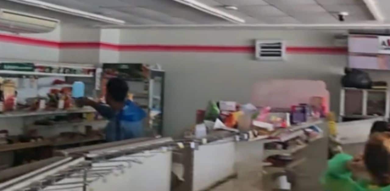 Hat Yai 7-Eleven robbed in floods