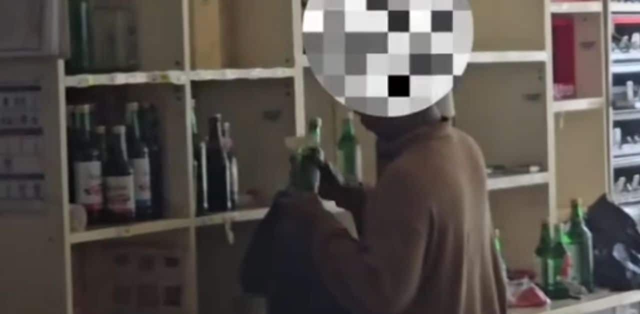 Survival or theft: debate erupts after Hat Yai residents take items from flooded 7-Eleven | Thaiger