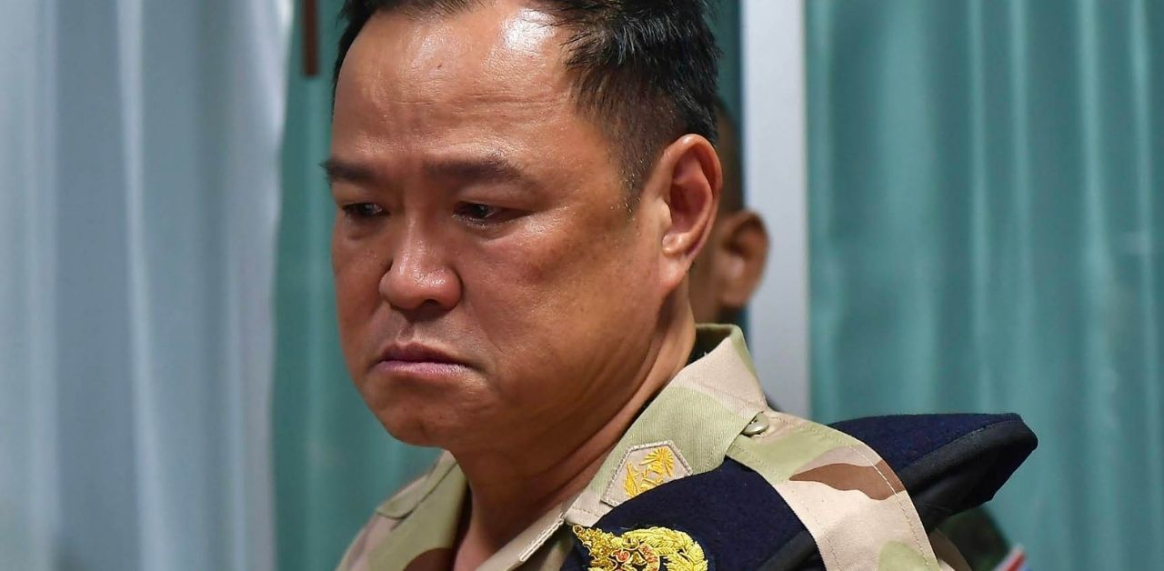 PM Anutin wipes tears while comforting soldiers injured in border landmine | Thaiger