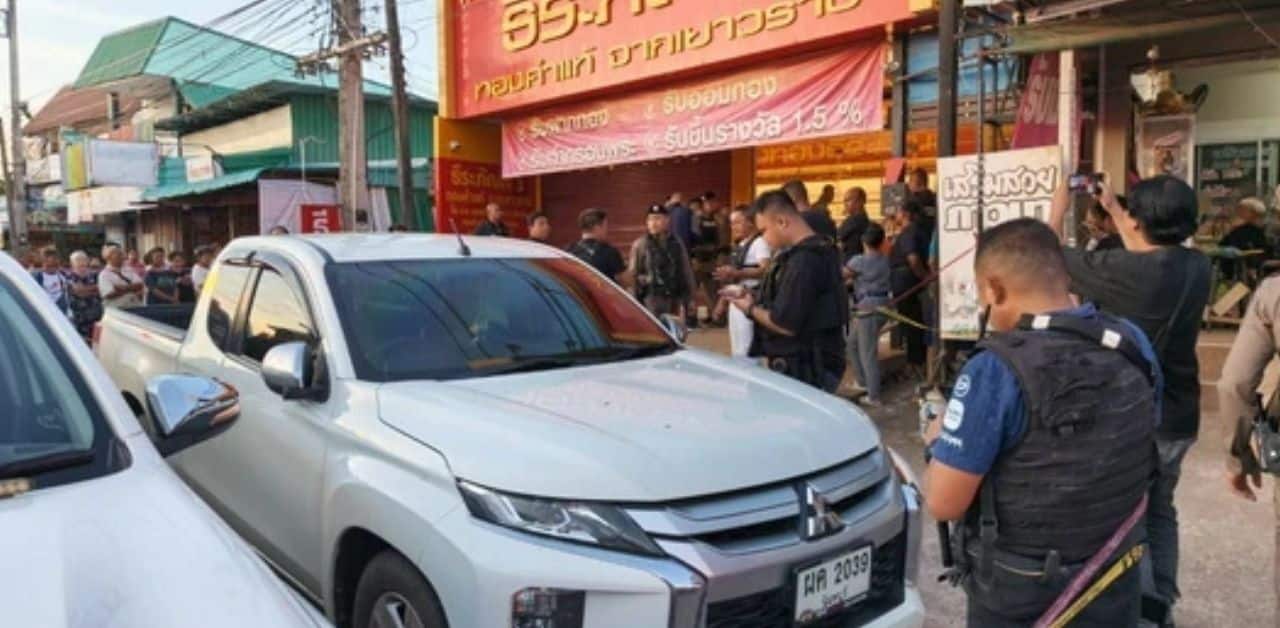 Thai man commits suicide in gold shop after 200,000 baht heist fails | Thaiger