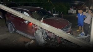 Drunk driver crashes into pole, blacks out Chon Buri village | Thaiger