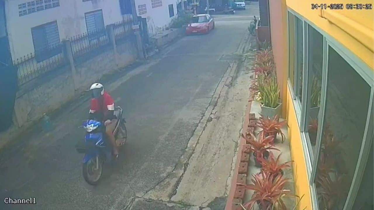 Pervert on a bike stalks woman in Sri Racha neighbourhood | Thaiger