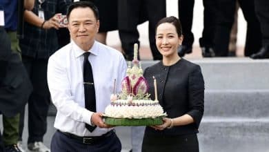 Anutin cracks jokes, floats krathong and shrugs off zipper gaffe | Thaiger