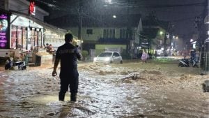 Phuket braces for floods as storm lashes Andaman coast | Thaiger