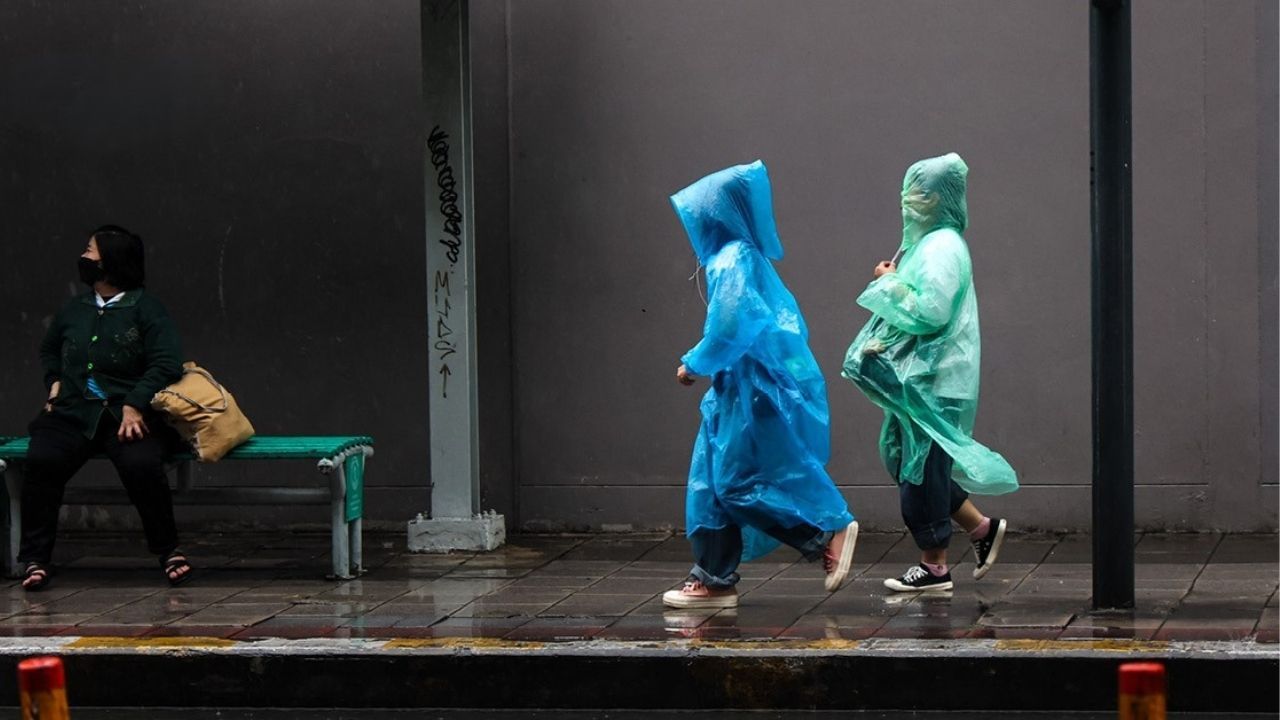 Typhoon lashes coast as Thailand braces for flooding risk | Thaiger