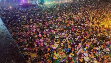 Bangkok hauls in 390k krathongs after quieter festival night | Thaiger