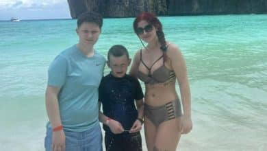 UK mum’s Thailand trip ruined over son’s passport sticker mark | Thaiger