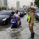 Bangkok road swamped as flash floods bring traffic chaos | Thaiger