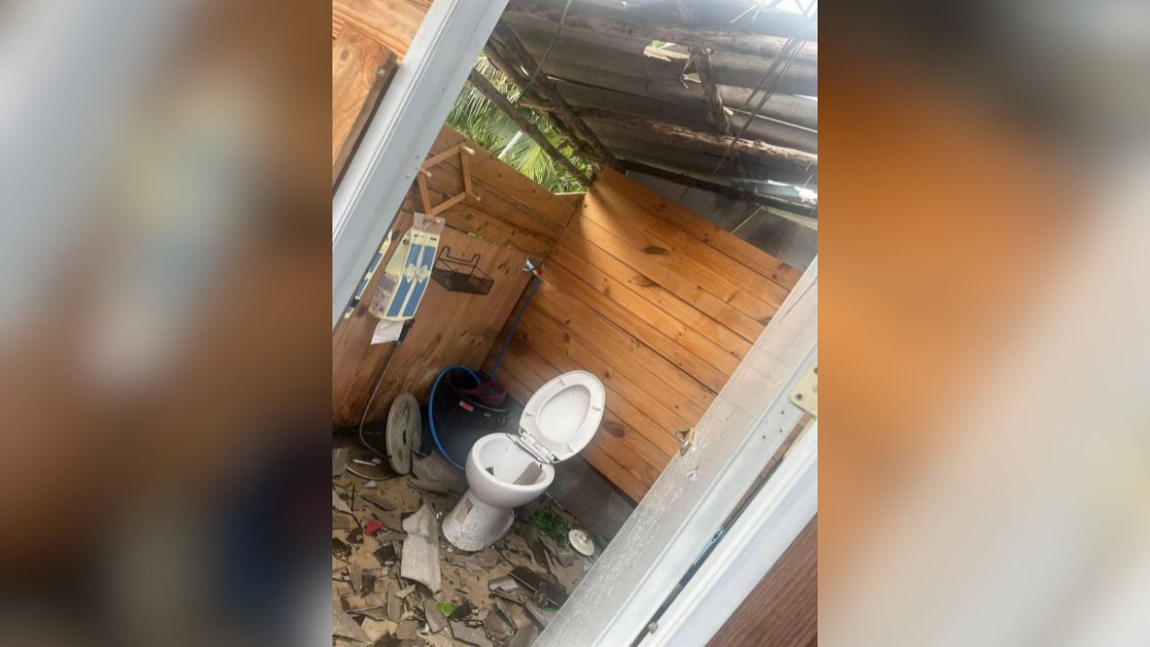 Lightning strike blasts Chon Buri restaurant during storm | Thaiger