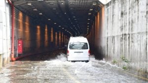 Bangkok underpass shut after flooding chaos and cable theft | Thaiger