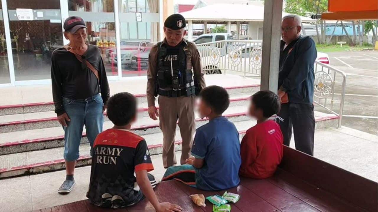 Police find lion-dancing kids sleeping in Udon Thani temple | Thaiger