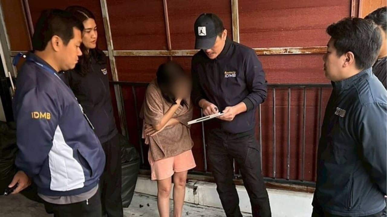 Thai woman arrested in Samut Prakan for selling explicit content | Thaiger