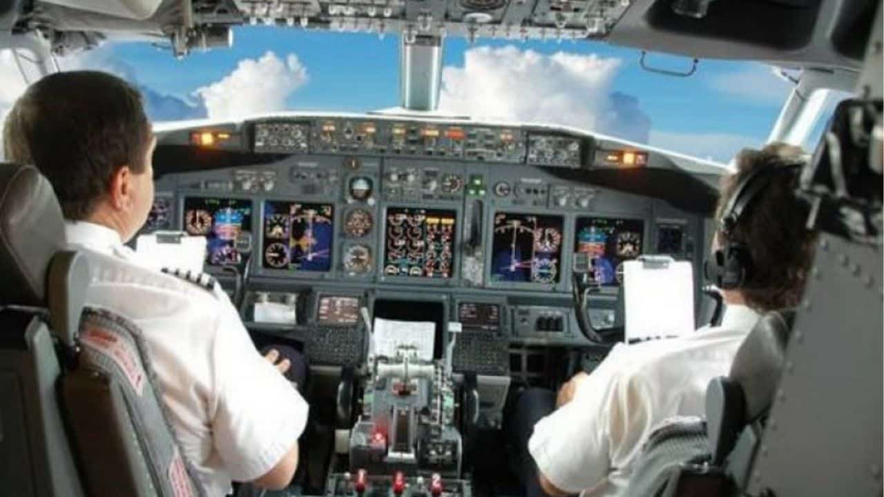 Court grounds order allowing foreign pilots on Thai routes | Thaiger