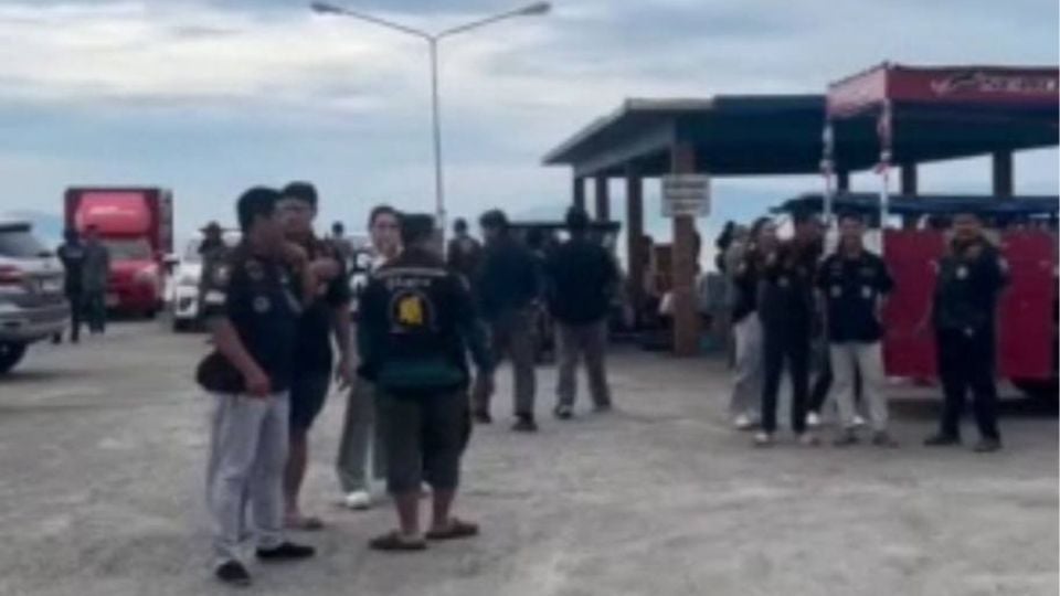 47 tourists rescued after Koh Kut boat splits at sea | News by Thaiger