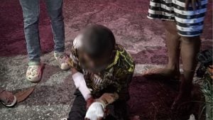 Drunk Pattaya worker staggers into fence after bar binge | Thaiger