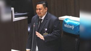 People&#8217;s Party faces axe over student aide salary scandal | Thaiger