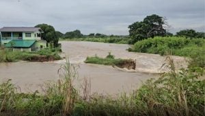 Ang Thong reels as worst flood in decades hits homes and hospital (video) | Thaiger