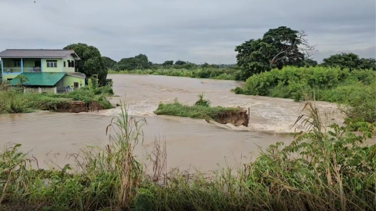Ang Thong reels as worst flood in decades hits homes and hospital (video) | Thaiger