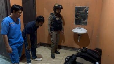 Woman caught smoking meth in Pattaya temple bathroom | Thaiger