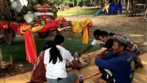 Ancient cart in Surin draws crowds chasing lucky numbers | Thaiger