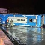 Tourist bus overturns in Lampang, injuring over 39 passengers | Thaiger