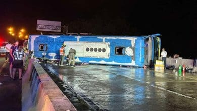 Tourist bus overturns in Lampang, injuring over 39 passengers | Thaiger