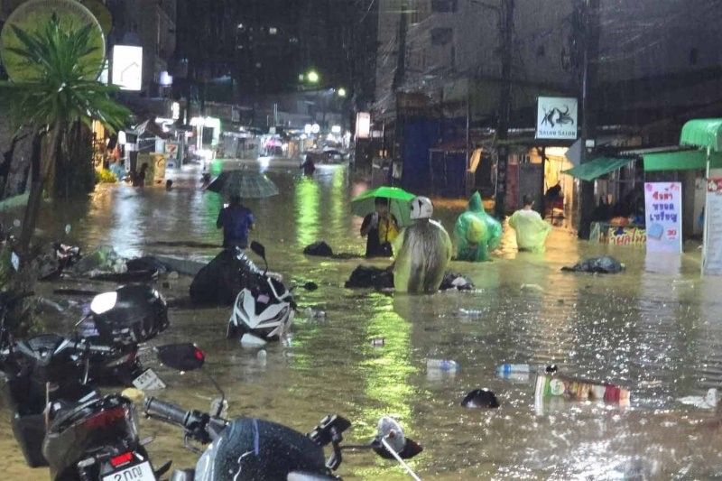 Typhoon lashes coast as Thailand braces for flooding risk | News by Thaiger