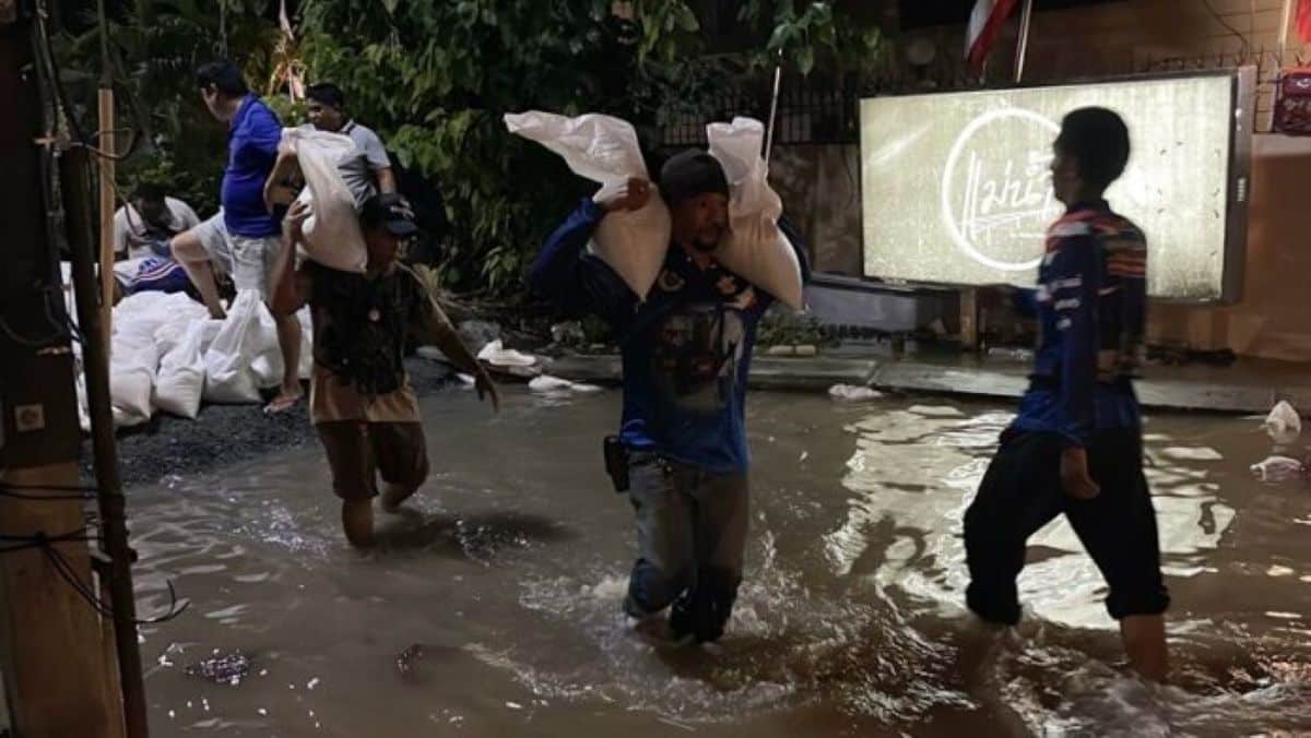 Water levels in the Chao Phraya River approach the peak recorded during the 2021 floods.