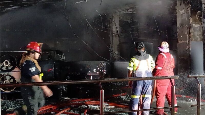 Bangkok car showroom blaze destroys 3 vehicles | News by Thaiger