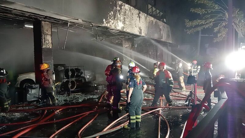 Bangkok car showroom blaze destroys 3 vehicles | News by Thaiger