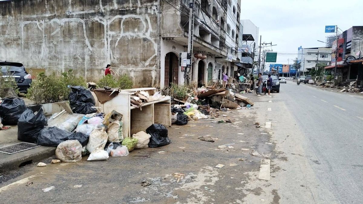 Hat Yai mayor apologises over flood response, outlines recovery plans | News by Thaiger