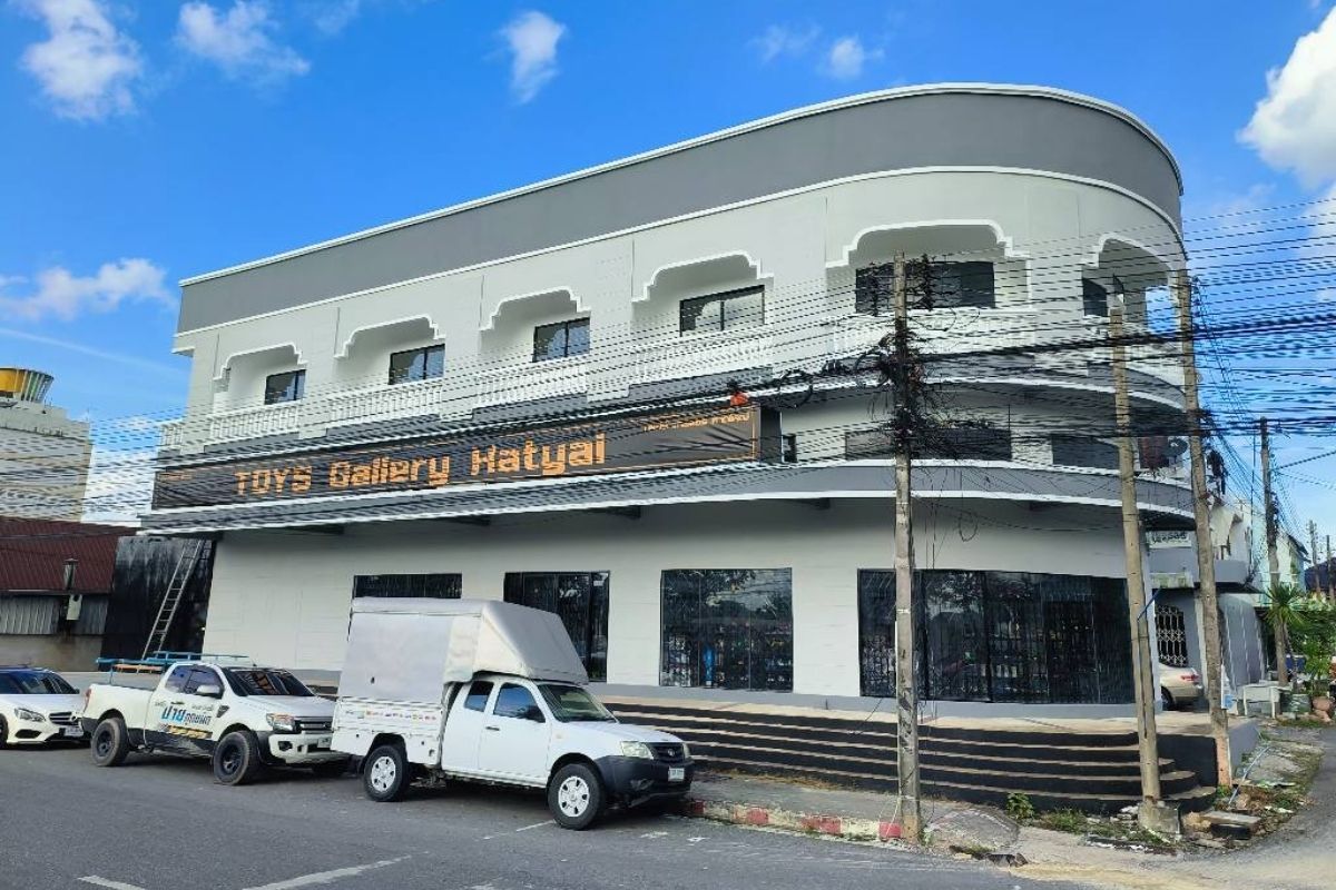 Hatyai toy shop looted during floods, owner loses 3m baht in collectibles | News by Thaiger