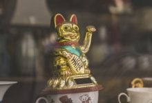 What is the Maneki Neko (lucky cat) in Thai shops | Thaiger