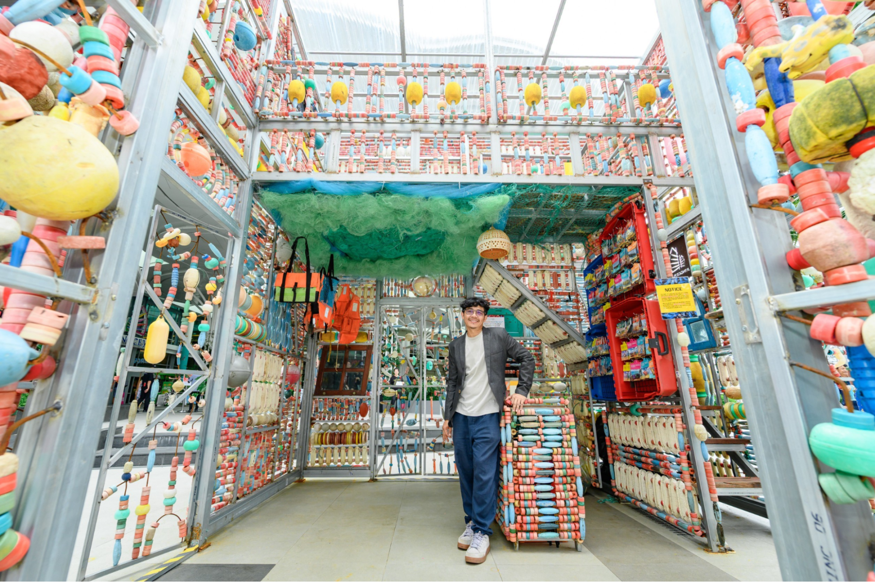 “Pui” Kitipong Ngowsiri from Phuket Art Village with his art at Jungceylon Phuket